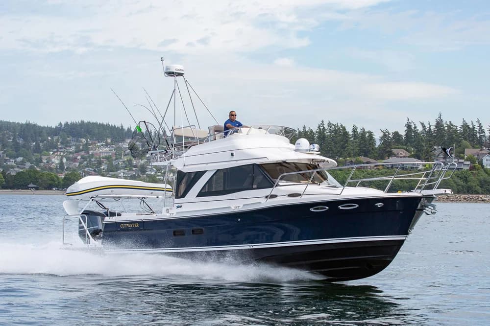 Cutwater C-32 CB