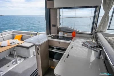 Jeanneau 1295 Merry Fisher Fly 5