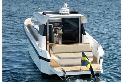 Delta Powerboats 33 Coupe 4