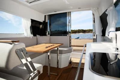 Delta Powerboats 33 Coupe 5