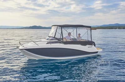 Quicksilver Activ 555 Cabin 2