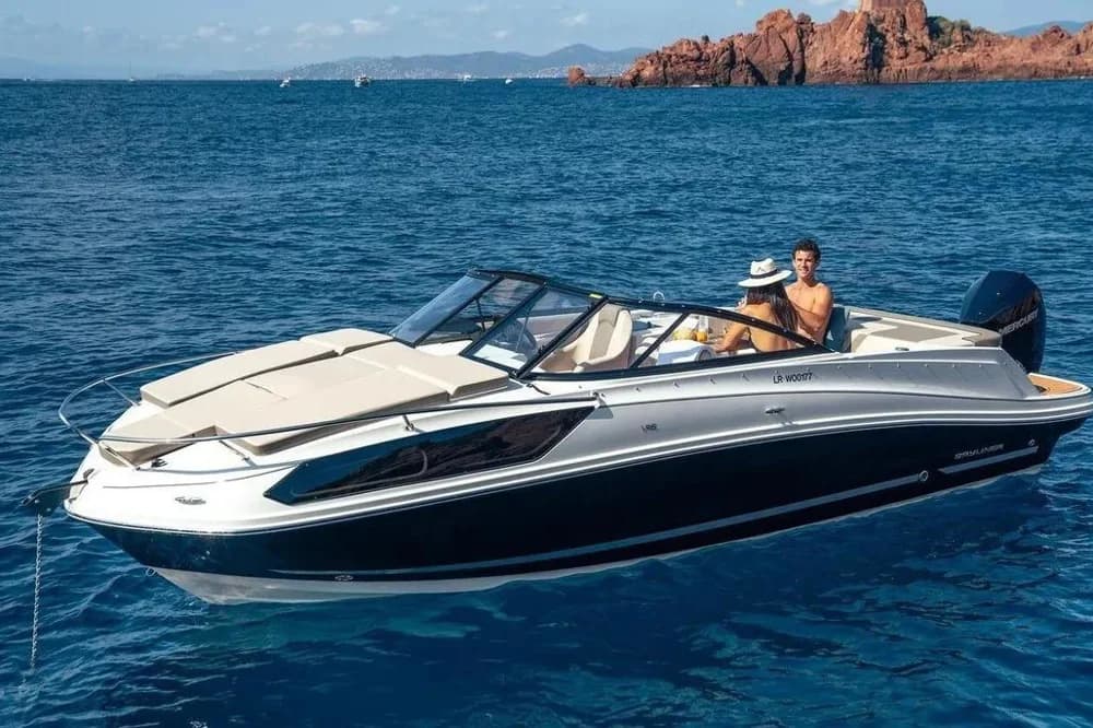 Bayliner VR6 Cuddy