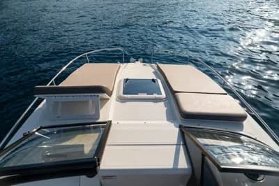 Bayliner VR6 Cuddy 3