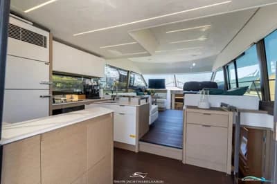 Prestige 590 Flybridge 2