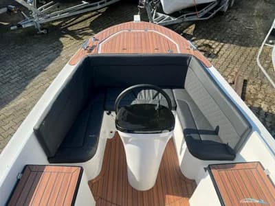 Maxima 650 Flying Lounge Met Boegschroef 4