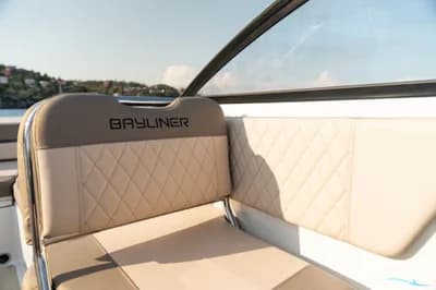 Bayliner VR6 Cuddy Med Mercruiser Sterndrive 3
