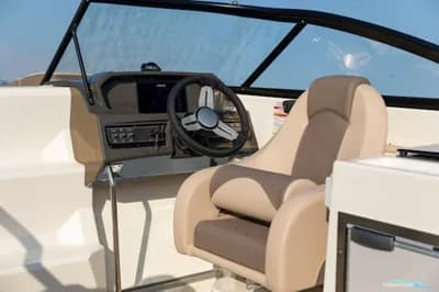 Bayliner VR6 Cuddy Med Mercruiser Sterndrive 4