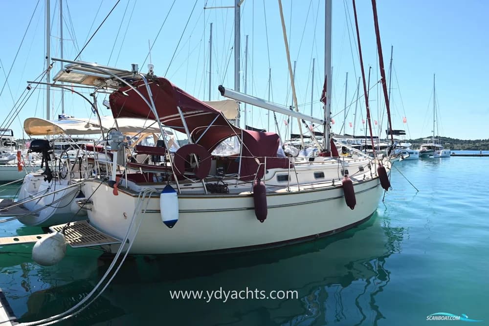 Island Packet 38