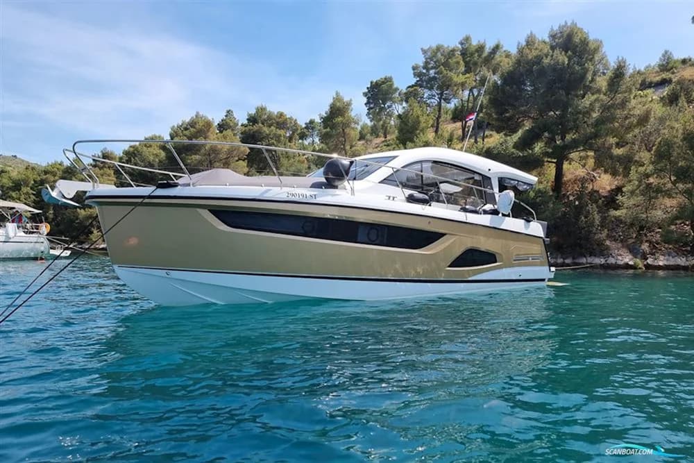 Sealine C390