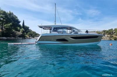 Sealine C390 2