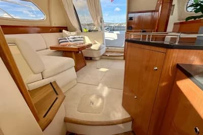 2009 Sealine F42/5 4