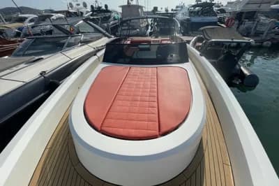 2014 Vanquish Yachts VQ43 5