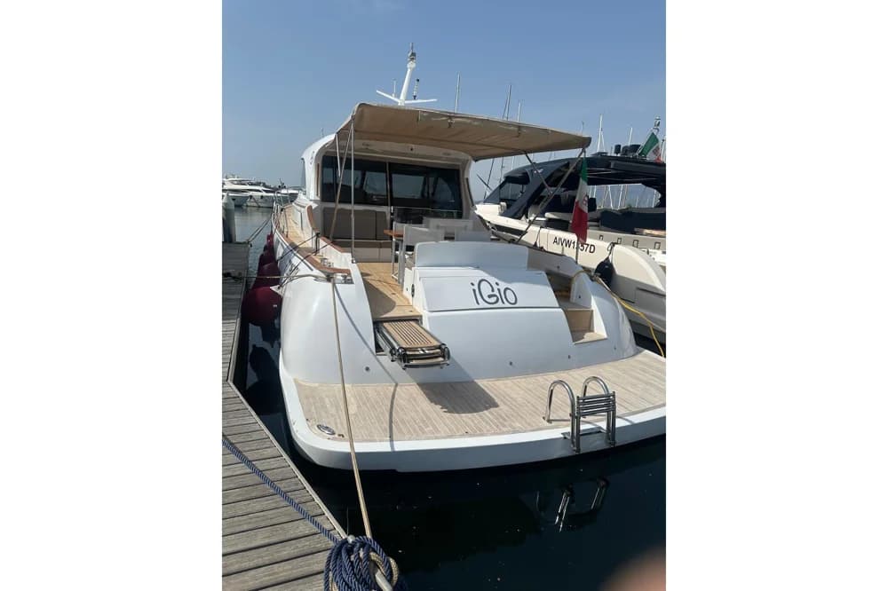 2005 Mochi Craft Dolphin 51