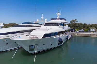 2016 Custom Line Navetta 28 2