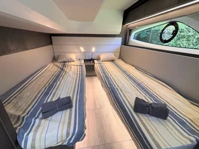 2025 Sealine C390 5