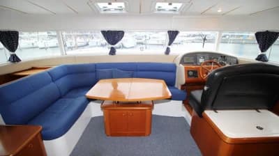 2002 Lagoon 43 Power 3 cabins 2