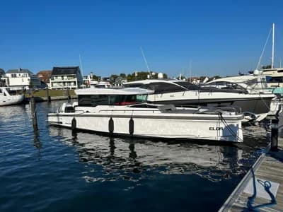 2020 Axopar 37 XC Cross Cabin 5