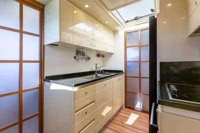 2005 Ferretti Yachts 731 3