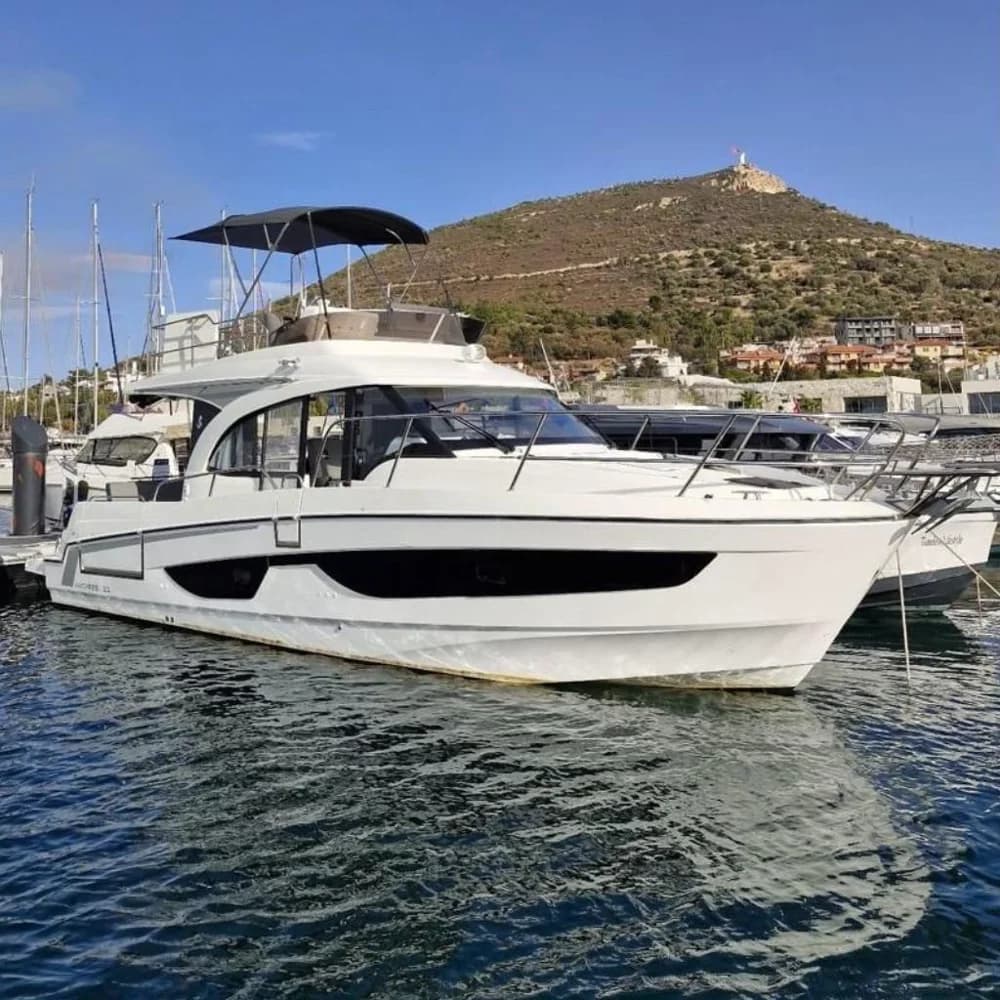 2022 Beneteau Antares 11 Fly