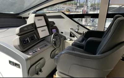2020 Pershing 62 3