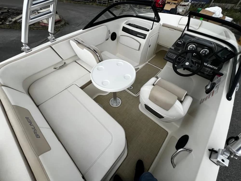 2016 Bayliner VR5 Bowrider I/O