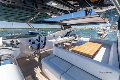 2026 Sunseeker 95 Yacht 2