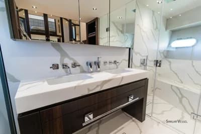 2026 Sunseeker 95 Yacht 5