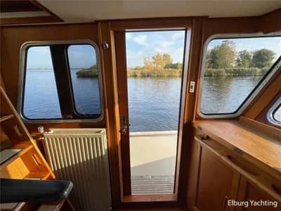 1986 Moody Trawler 50 3