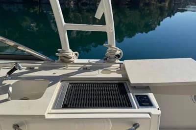 2014 Boston Whaler 270 Vantage 3