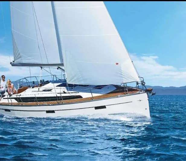 Bavaria 37 Cruiser NEW Engine, A/C