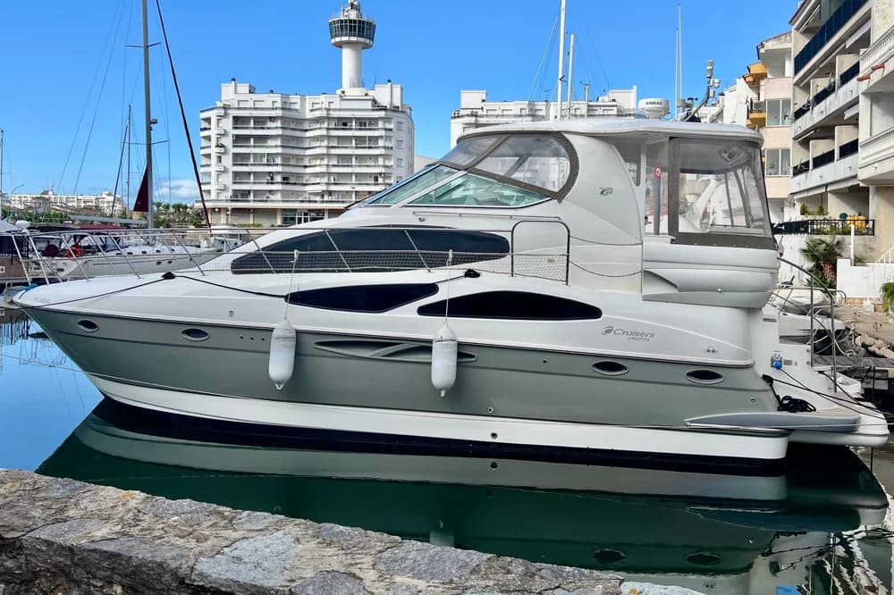 2004 Cruisers Yachts 405 Express Motoryacht