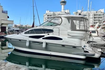 2004 Cruisers Yachts 405 Express Motoryacht 2