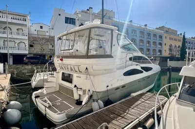 2004 Cruisers Yachts 405 Express Motoryacht 3