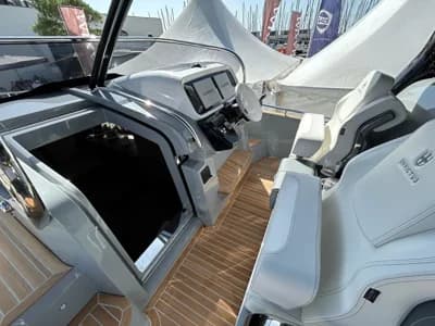2025 Invictus GT 320 5