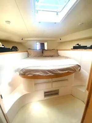 1995 Bertram 43 Flybridge 3