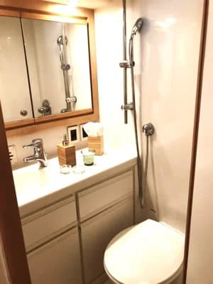 1995 Bertram 43 Flybridge 4