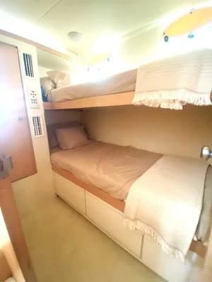 1995 Bertram 43 Flybridge 5