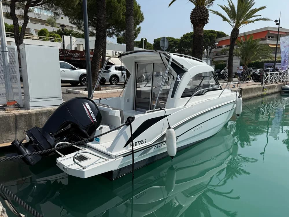2021 Beneteau Antares 7