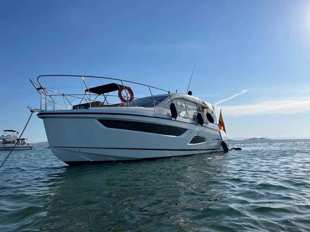 2023 Sealine C390V