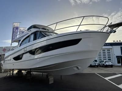 2025 Beneteau Antares 11 Fly OB 2