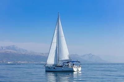 Bénéteau Oceanis 38.1 4