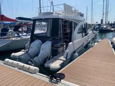 2023 Beneteau Antares 11 Flybridge 2