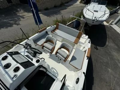 2023 Beneteau Flyer 7 SUNdeck 3