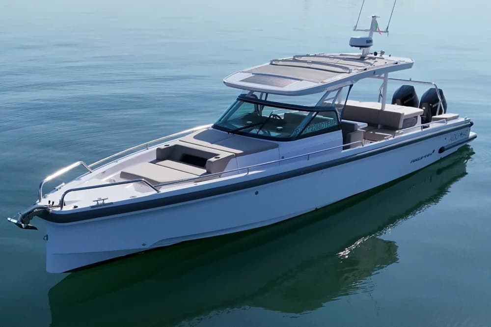 2025 Axopar 37 Sun-Top