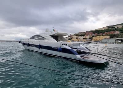 Pershing 76 5