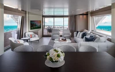 2021 Custom Line Navetta 33 2