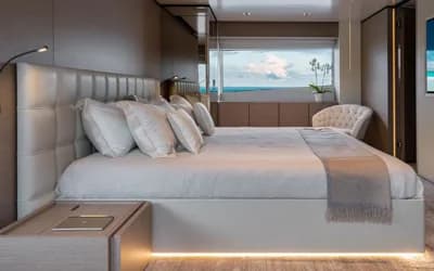 2021 Custom Line Navetta 33 3