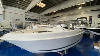 2025 B2 Marine CAP FERRET 522 OPEN 2