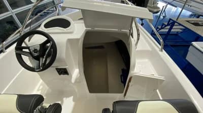 2025 B2 Marine CAP FERRET 522 OPEN 3