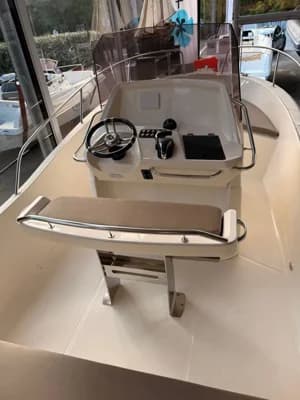 2025 White Shark 210 2
